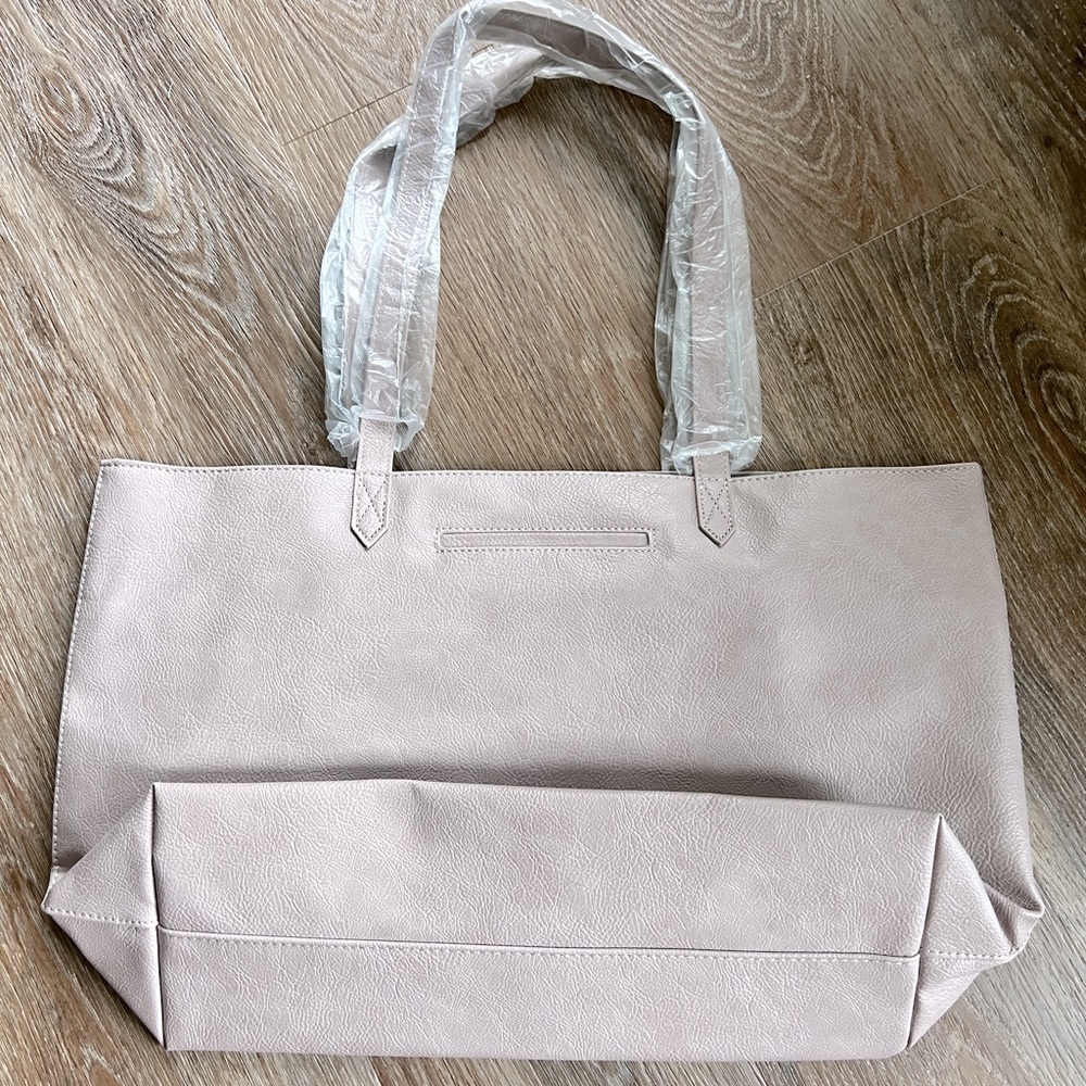 ThirtyOne Modern Tote- Stone Distressed Pebble
